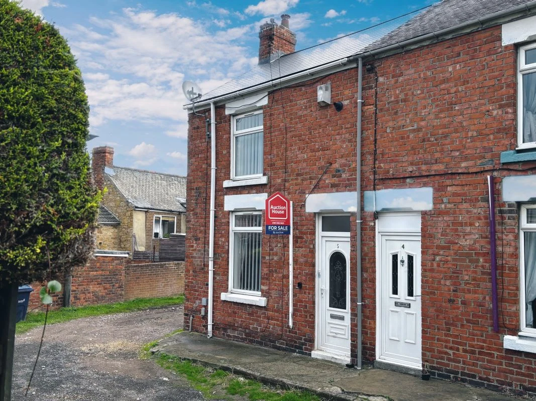 5 Emily Street, Houghton le Spring, Tyne And Wear, DH4 4EY - image 1