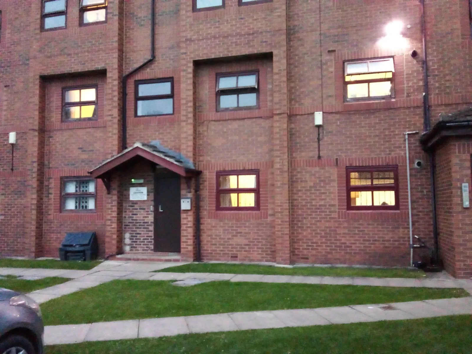 Ft 32 Belle Vue Road, Hyde Park, Leeds - image 1