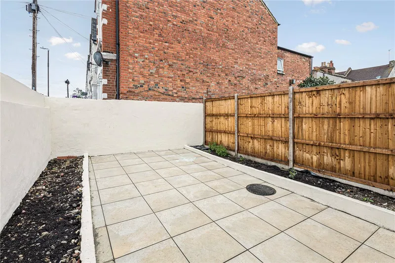 Ashbourne Road, Mitcham, CR4 - image 2