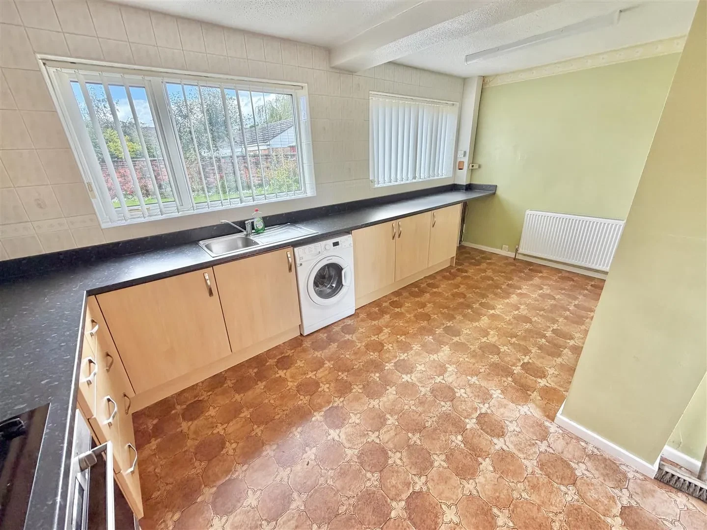 Lincoln Grove, Sale, M33 - image 10