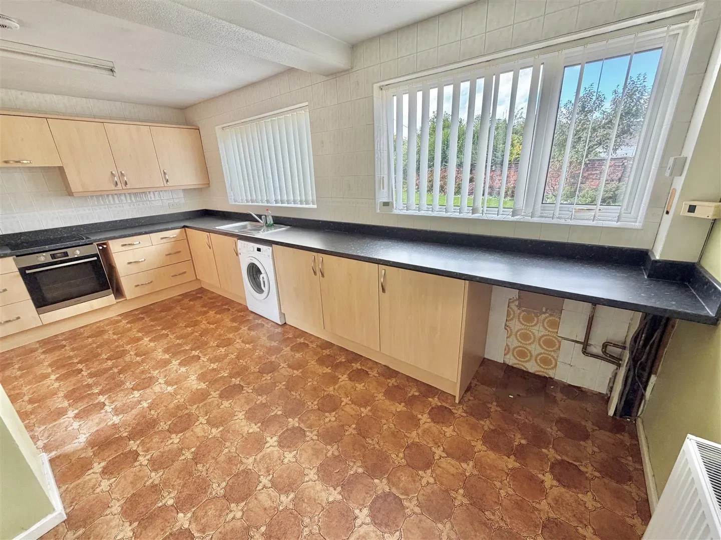 Lincoln Grove, Sale, M33 - image 11