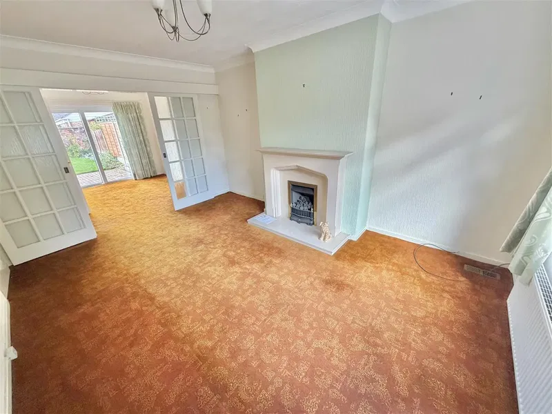 Lincoln Grove, Sale, M33 - image 2