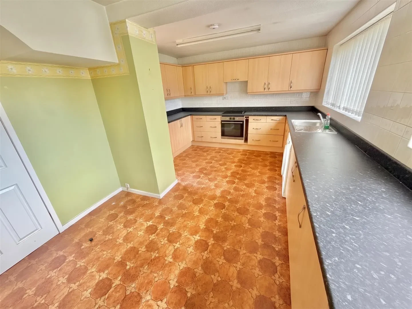 Lincoln Grove, Sale, M33 - image 3