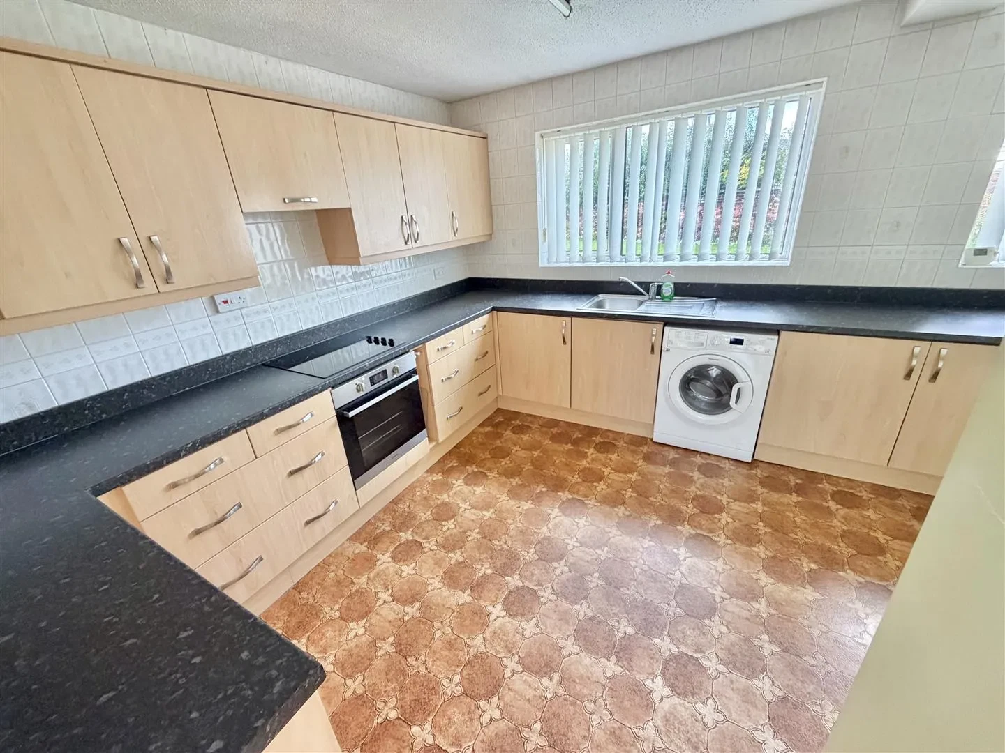 Lincoln Grove, Sale, M33 - image 9