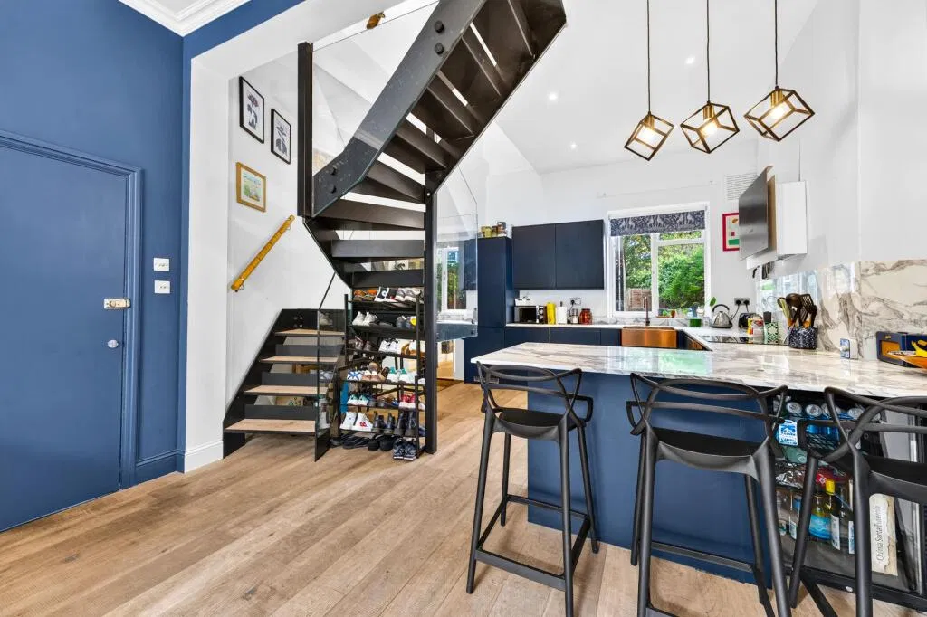 Josephine Avenue, London, SW2 - image 1