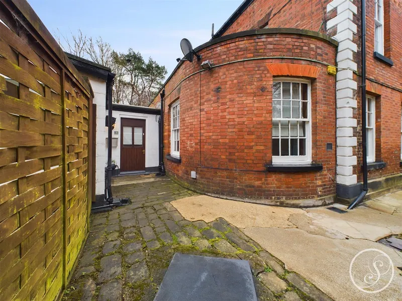 5 Allerton Hall, Wensley Drive, LS7 3QW