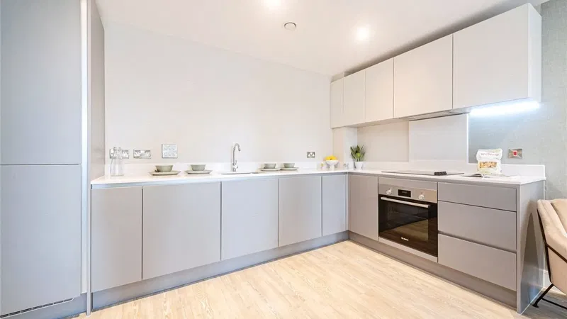 Kings Road, Newbury, Berkshire, RG14 - image 3