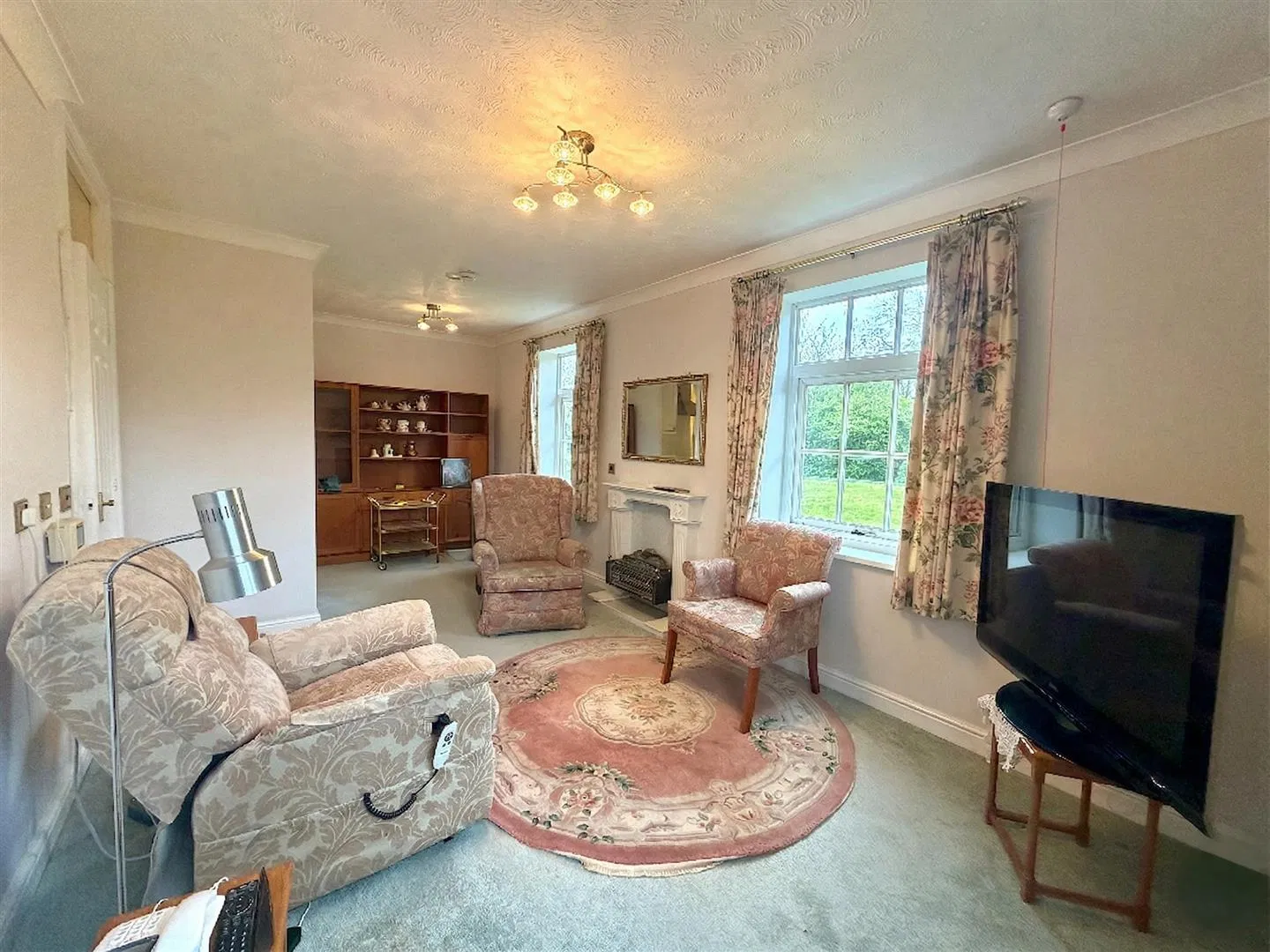 Queens Road, Hale, Altrincham, WA15 - image 2