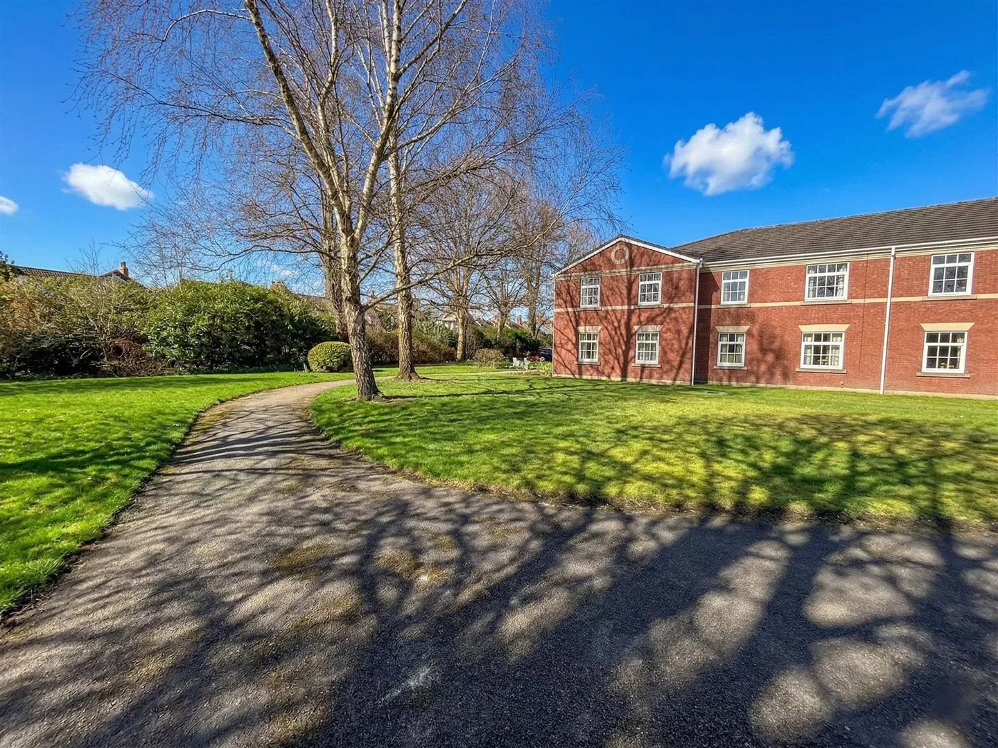 Queens Road, Hale, Altrincham, WA15 - image 4
