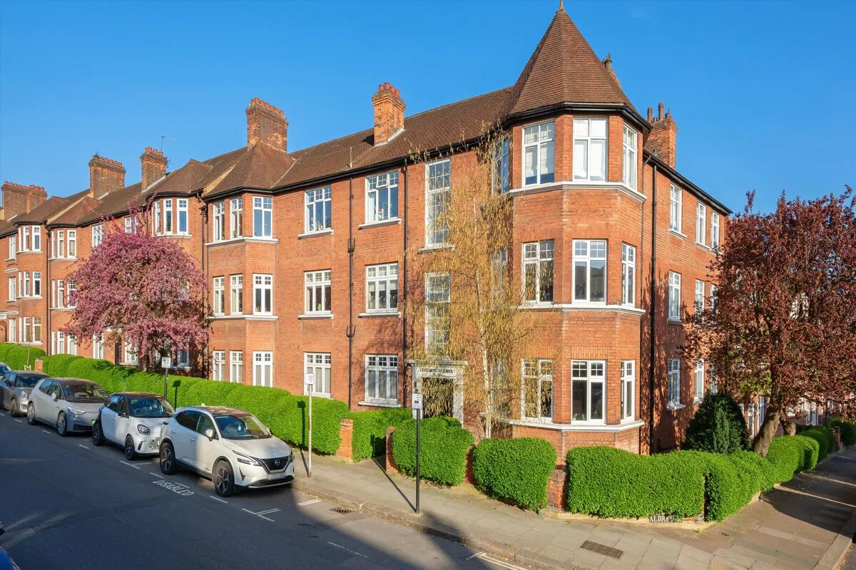 Cholmley Gardens, London NW6 - image 1