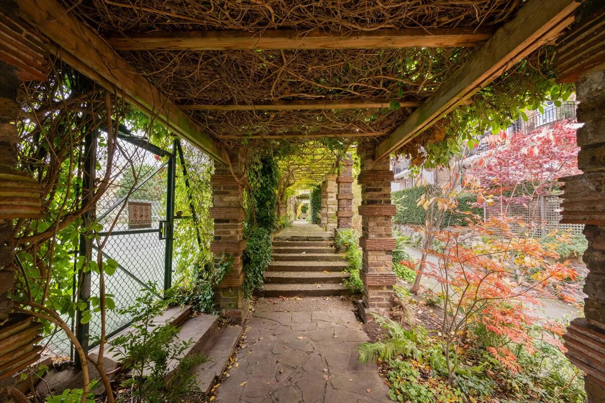 Cholmley Gardens, London NW6 - image 2