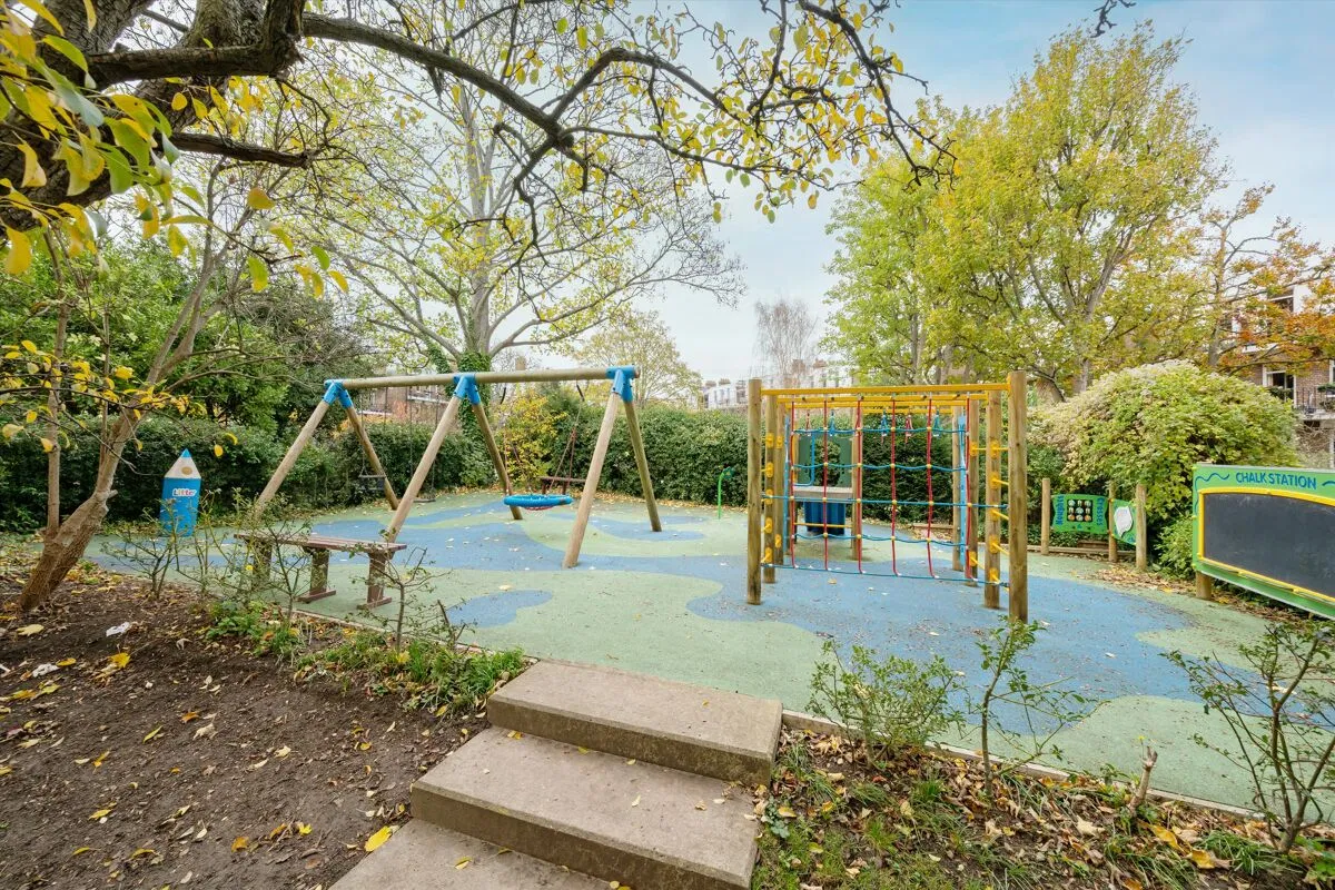 Cholmley Gardens, London NW6 - image 4