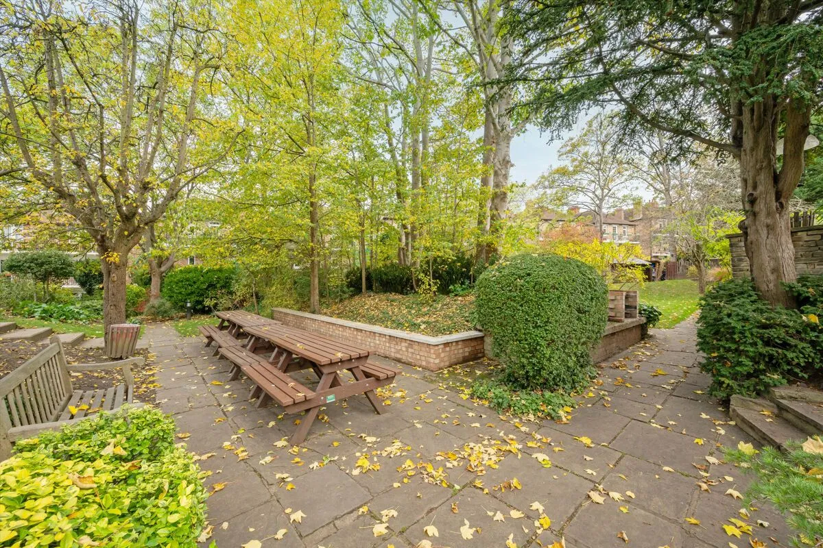 Cholmley Gardens, London NW6 - image 5