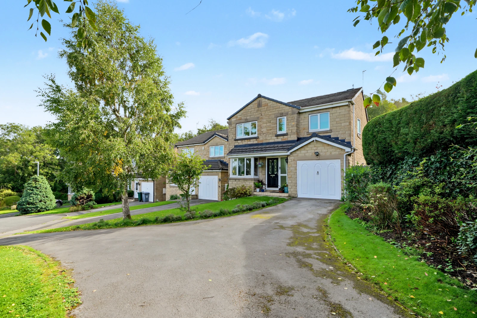 Warneford Road, Cowlersley, HD4 - image 1
