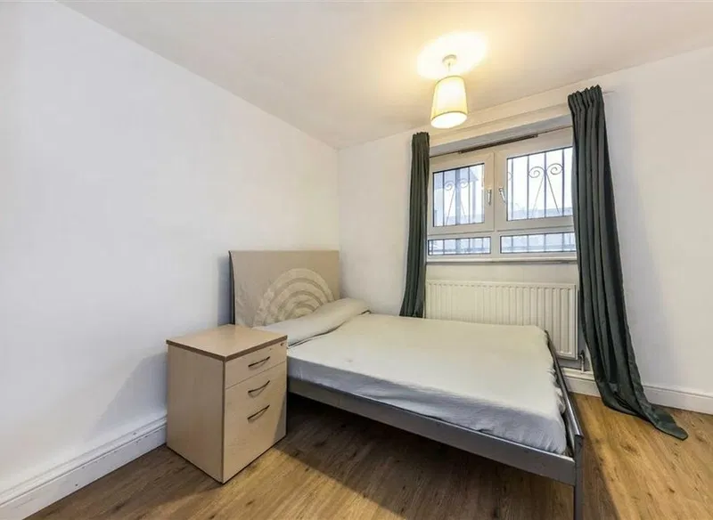 Hunton Street, Brick Lane, E1 - image 2