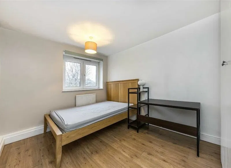 Hunton Street, Brick Lane, E1 - image 3