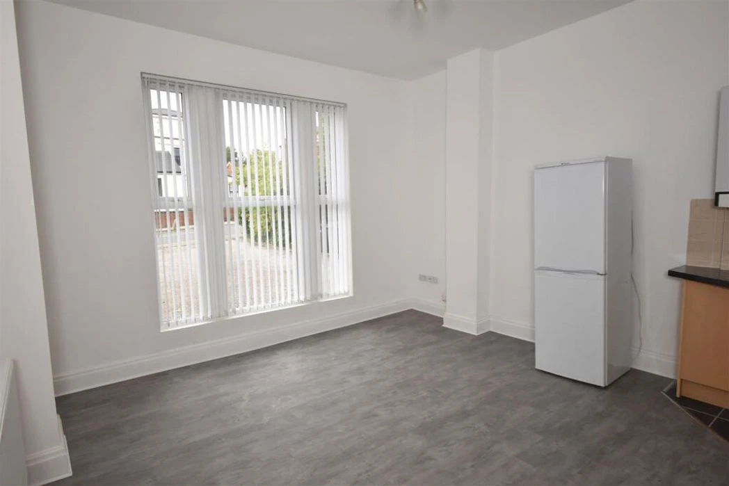 Old Chester Road, Birkenhead, Merseyside, CH42 4NG - image 4