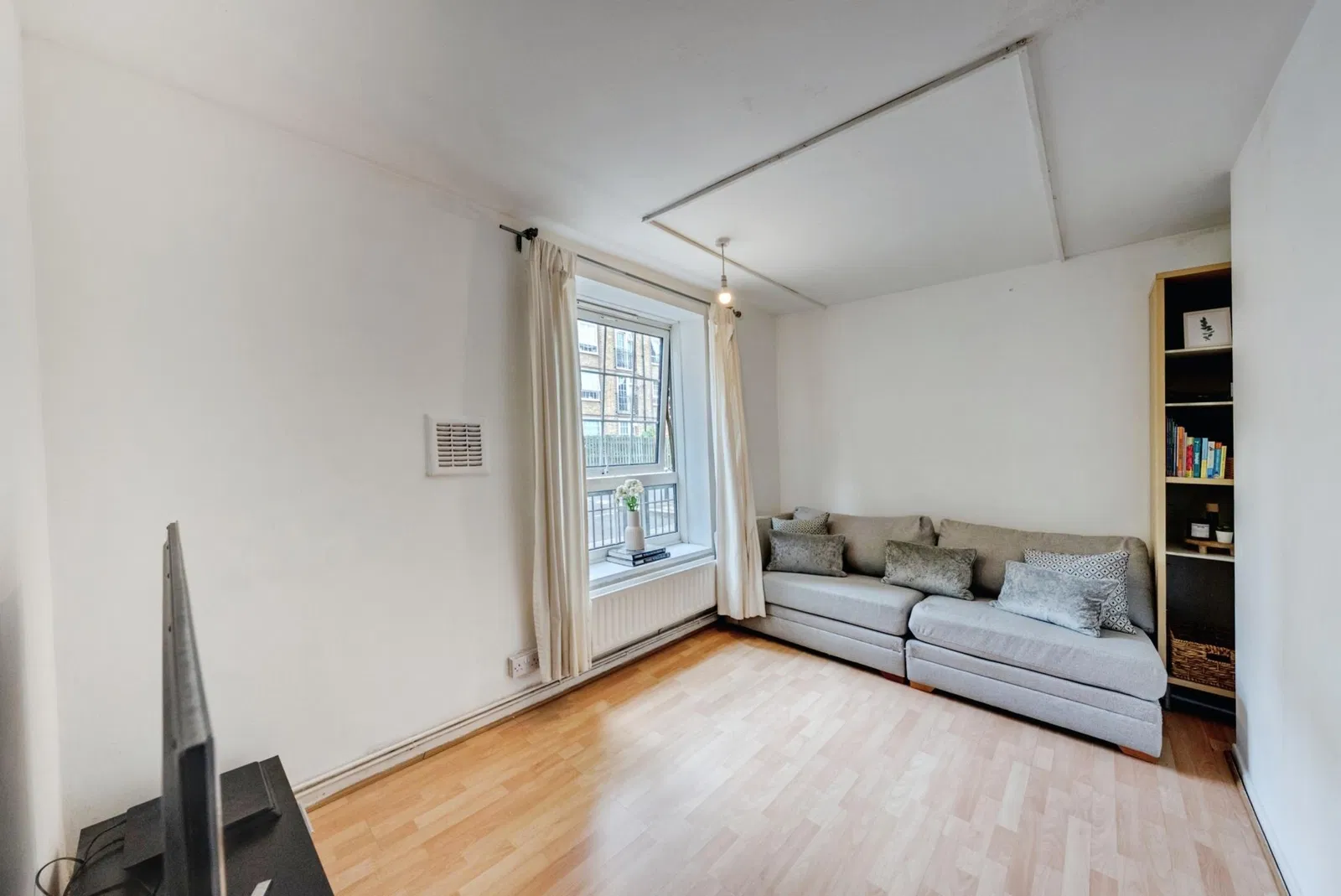 Cahir Street, London, E14 - image 1