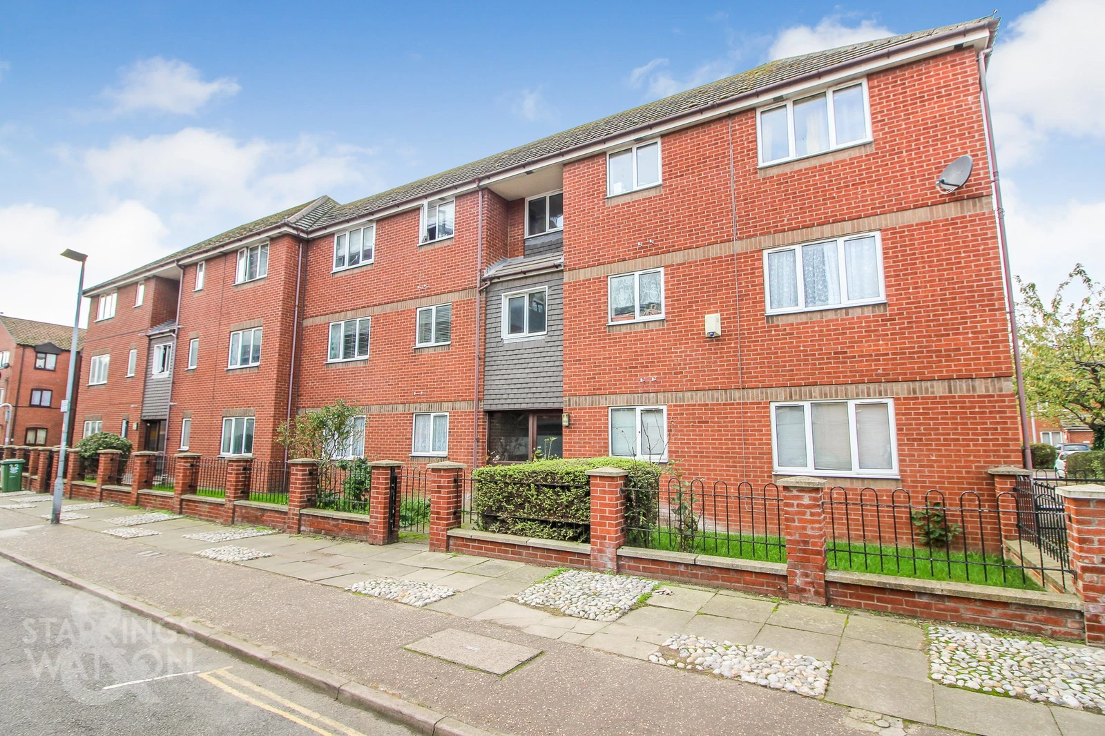 Trafalgar Court, Great Yarmouth, NR30 2LX - image 1