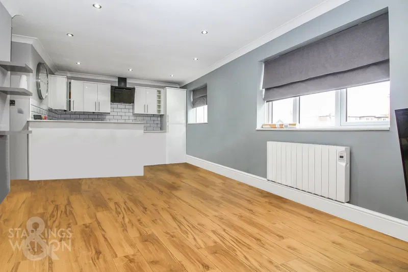Trafalgar Court, Great Yarmouth, NR30 2LX - image 2