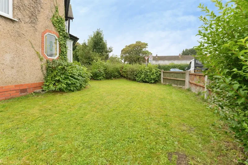 Glenwood Road, Little Sutton, Ellesmere Port - image 2