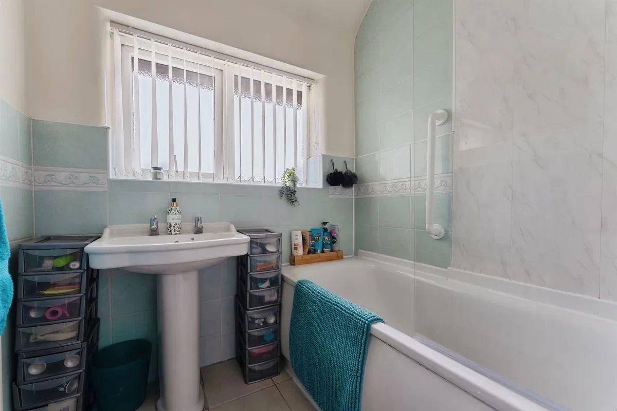 Glenwood Road, Little Sutton, Ellesmere Port - image 7