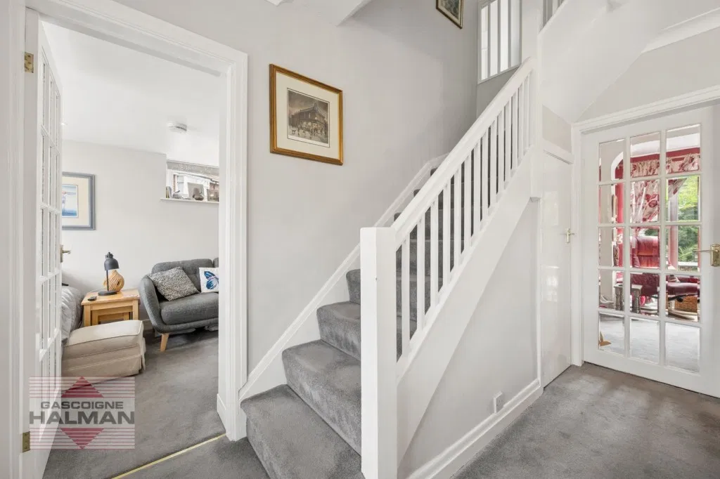 21 Lacey Avenue, Wilmslow, SK9 - image 2