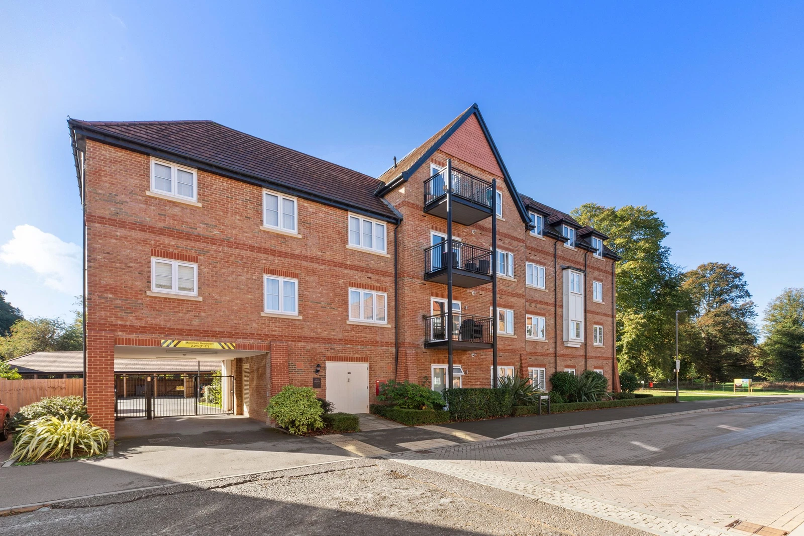 Aspen Road, High Wycombe, HP10 - image 17