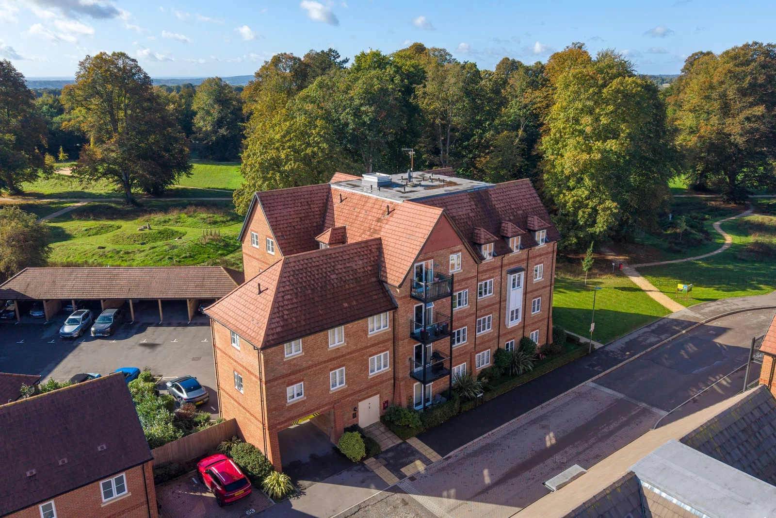 Aspen Road, High Wycombe, HP10 - image 1