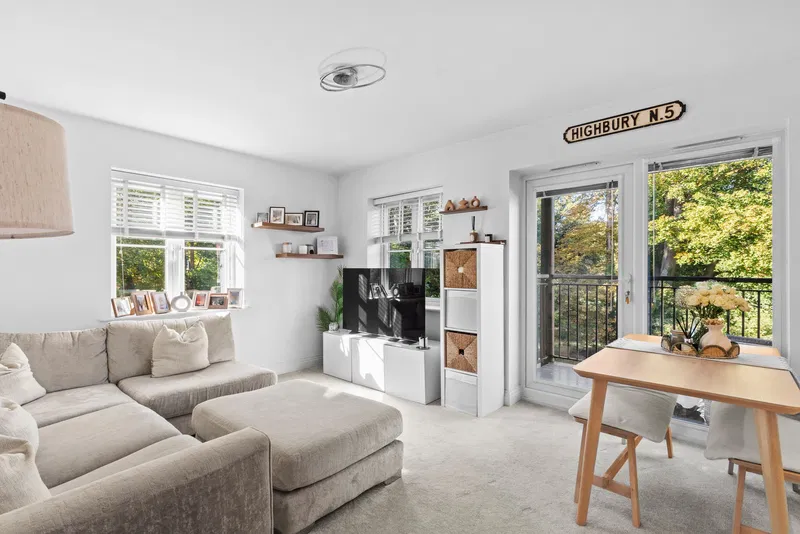 Aspen Road, High Wycombe, HP10 - image 2