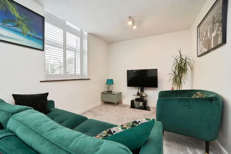 Bolton Grange, Yeadon, Leeds - image 2