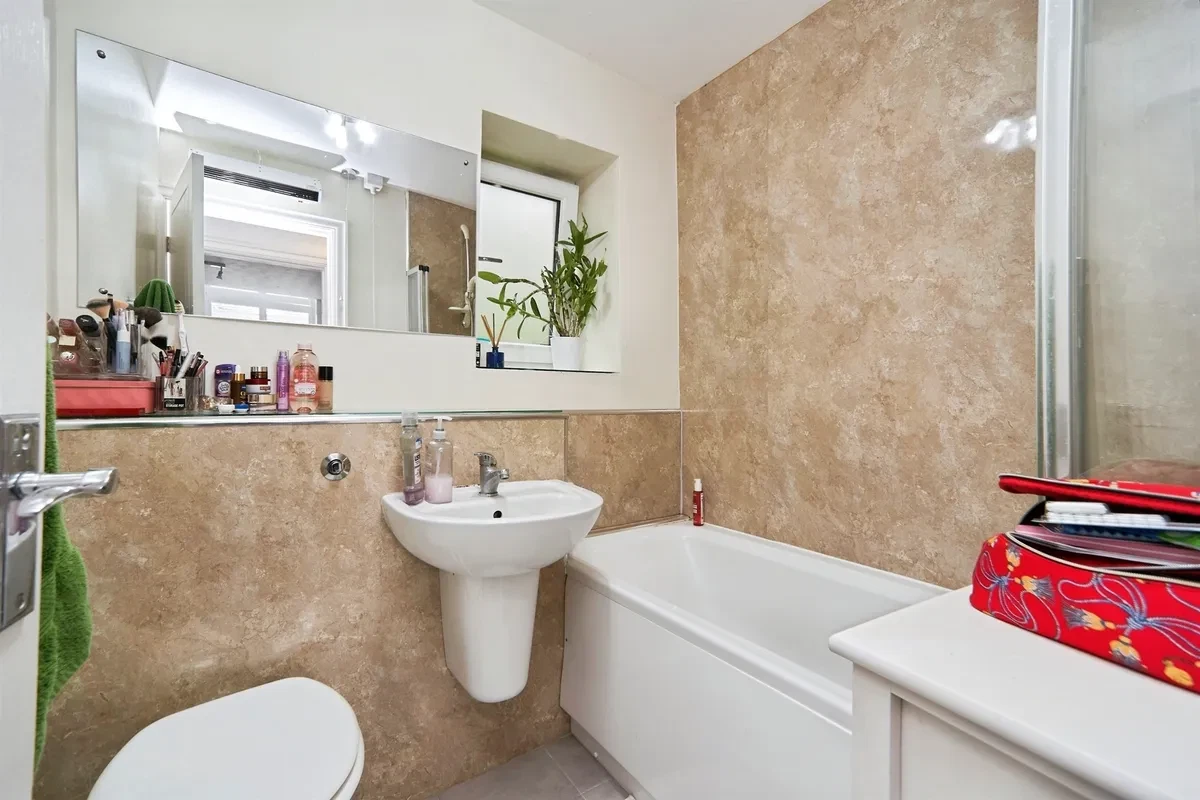 Bolton Grange, Yeadon, Leeds - image 4