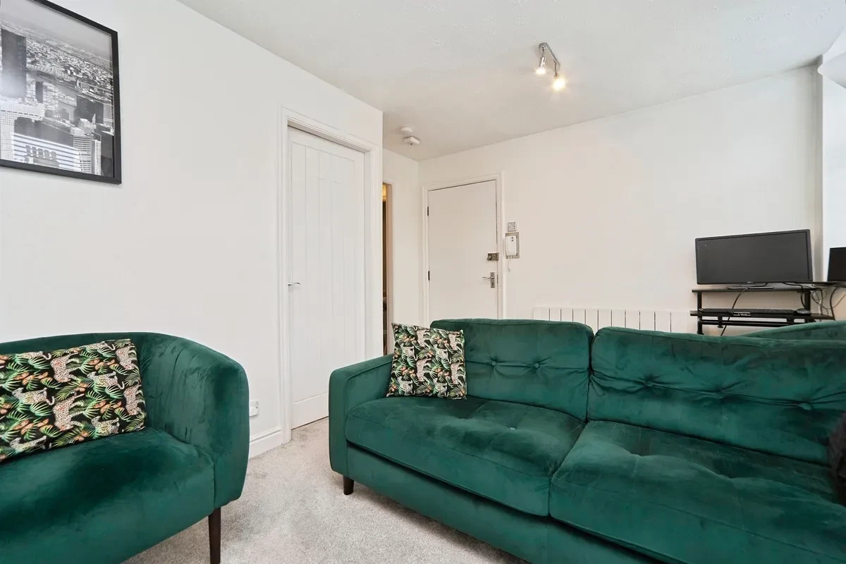 Bolton Grange, Yeadon, Leeds - image 6