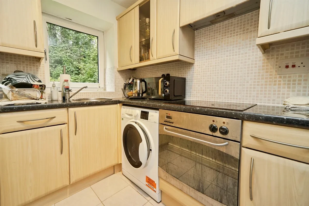 Bolton Grange, Yeadon, Leeds - image 7