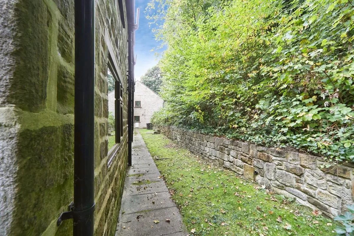 Bolton Grange, Yeadon, Leeds - image 9