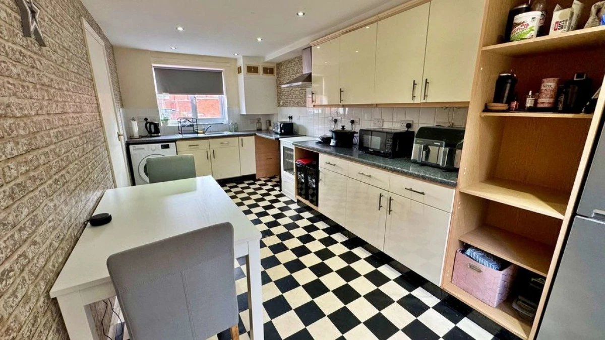 Staverton Crescent, Lincoln, Birchwood - image 5