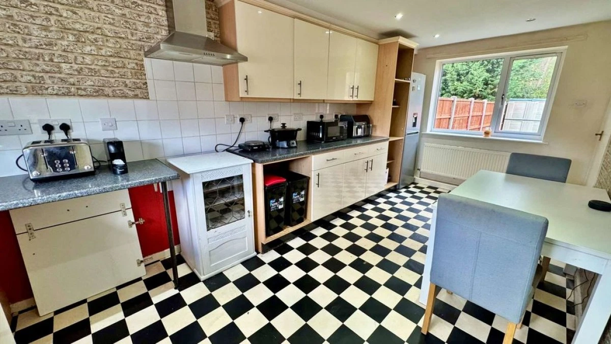 Staverton Crescent, Lincoln, Birchwood - image 6