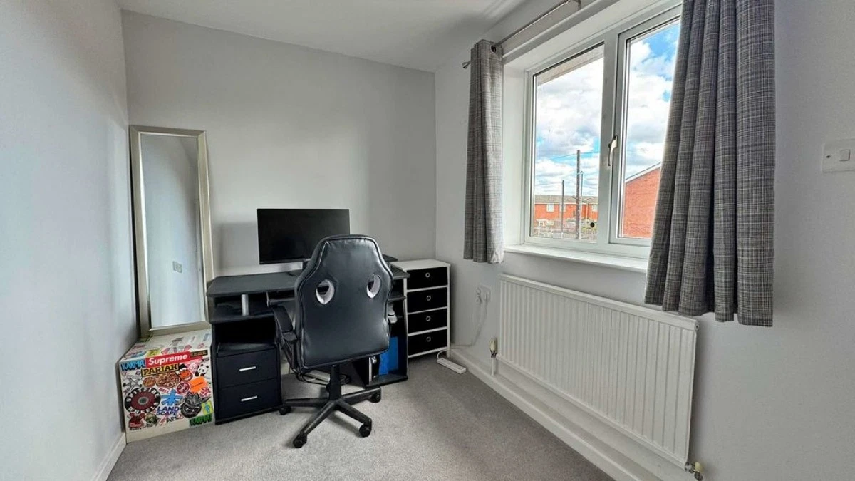 Staverton Crescent, Lincoln, Birchwood - image 9