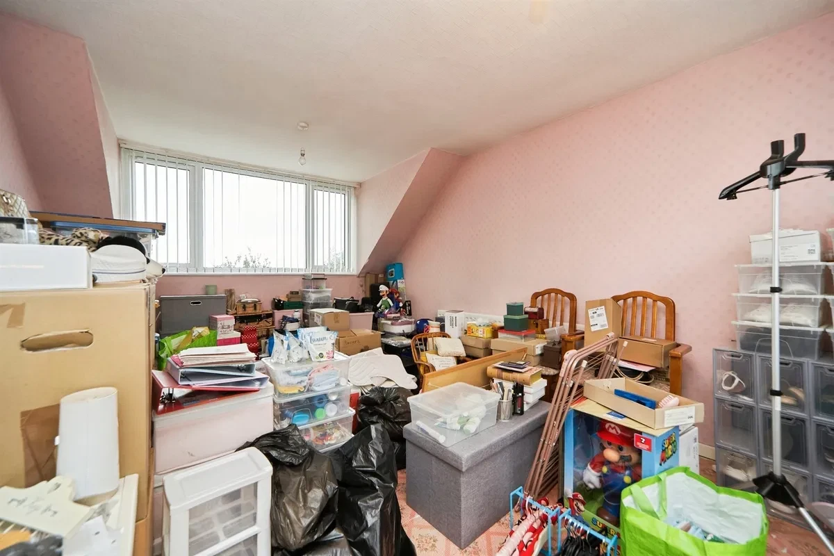 Banksfield Avenue, Yeadon, Leeds - image 11