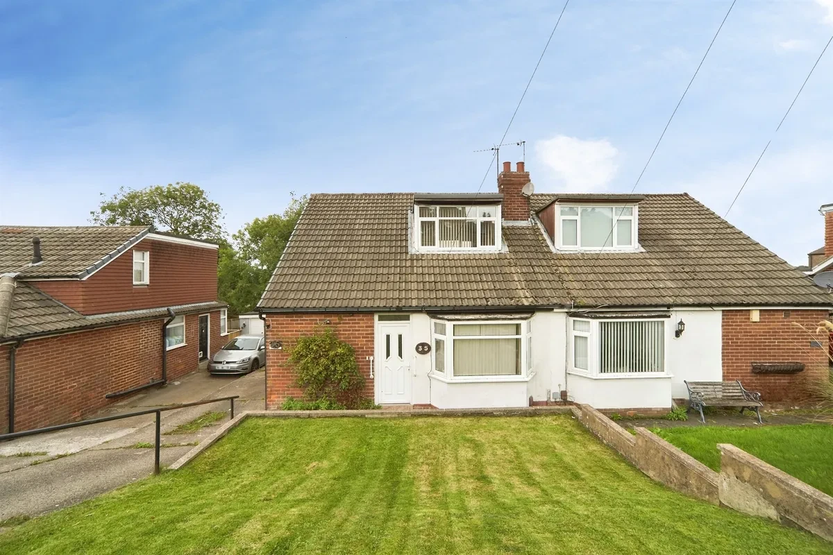 Banksfield Avenue, Yeadon, Leeds - image 14