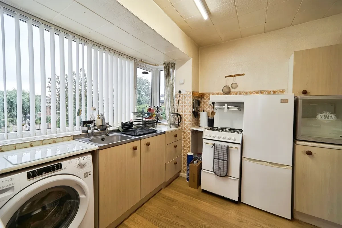 Banksfield Avenue, Yeadon, Leeds - image 5