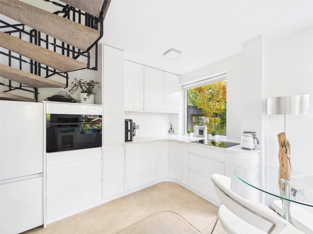 72 Comet Way, Christchurch, Dorset, BH23 4JW - image 3