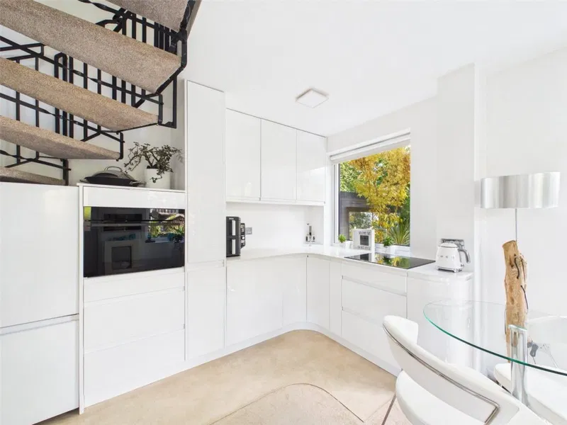 72 Comet Way, Christchurch, Dorset, BH23 4JW - image 3