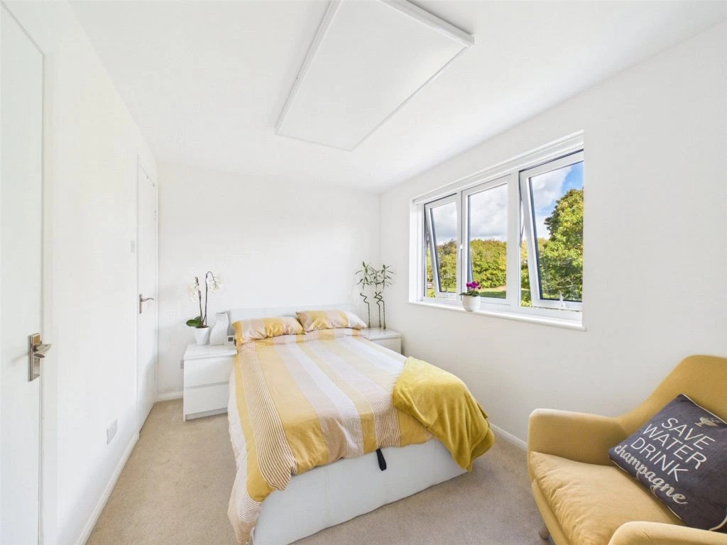 72 Comet Way, Christchurch, Dorset, BH23 4JW - image 5