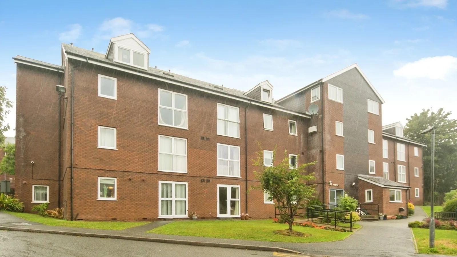 Holyhead Road, Bangor, Gwynedd, LL57 - image 1