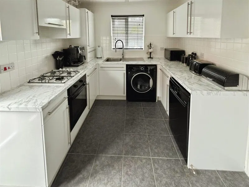 Holystone Way, Carlton Colville, Lowestoft - image 2