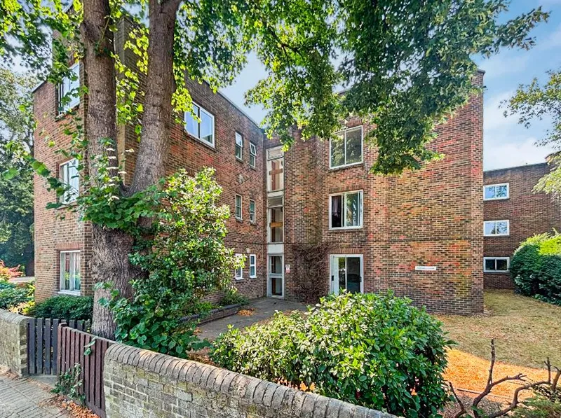 Cambridge house prices & property market 2026: median £425k, October ...