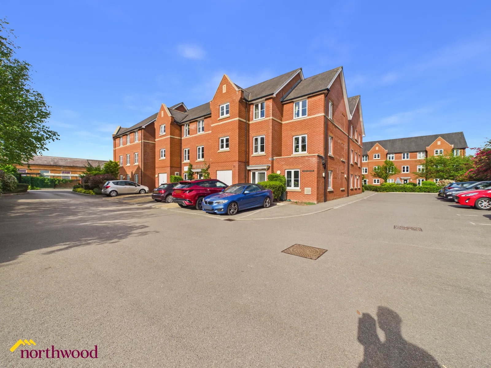 10, Foxhall Court, Oxfordshire, OX16 2AU - image 1