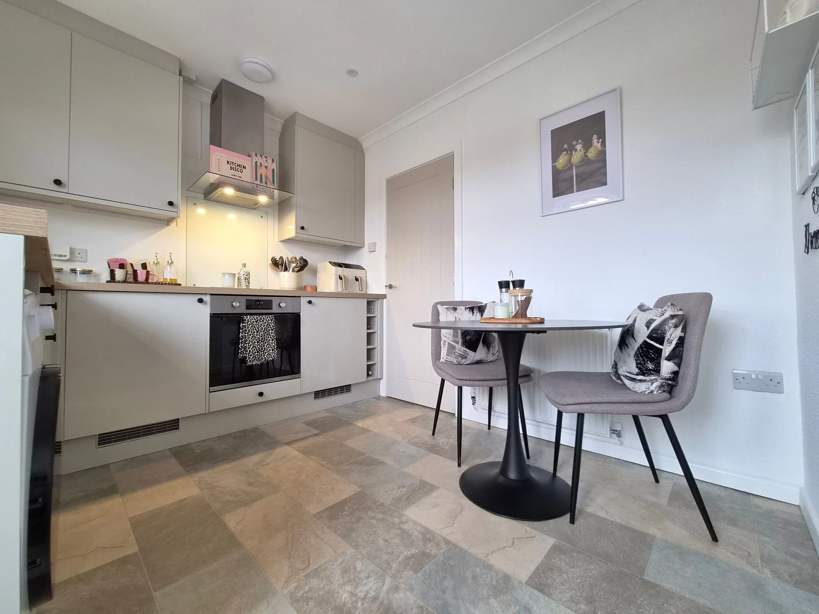 Givendale Road, Scarborough, YO12 - image 2