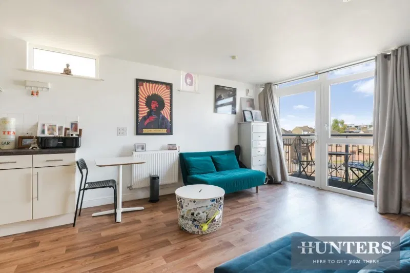 Brownell Place, Hanwell, W7 3AZ - image 1